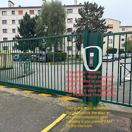 Appartement Periurbain De Paris Et Versailles Les Clayes-Sous-Bois Kültér fotó